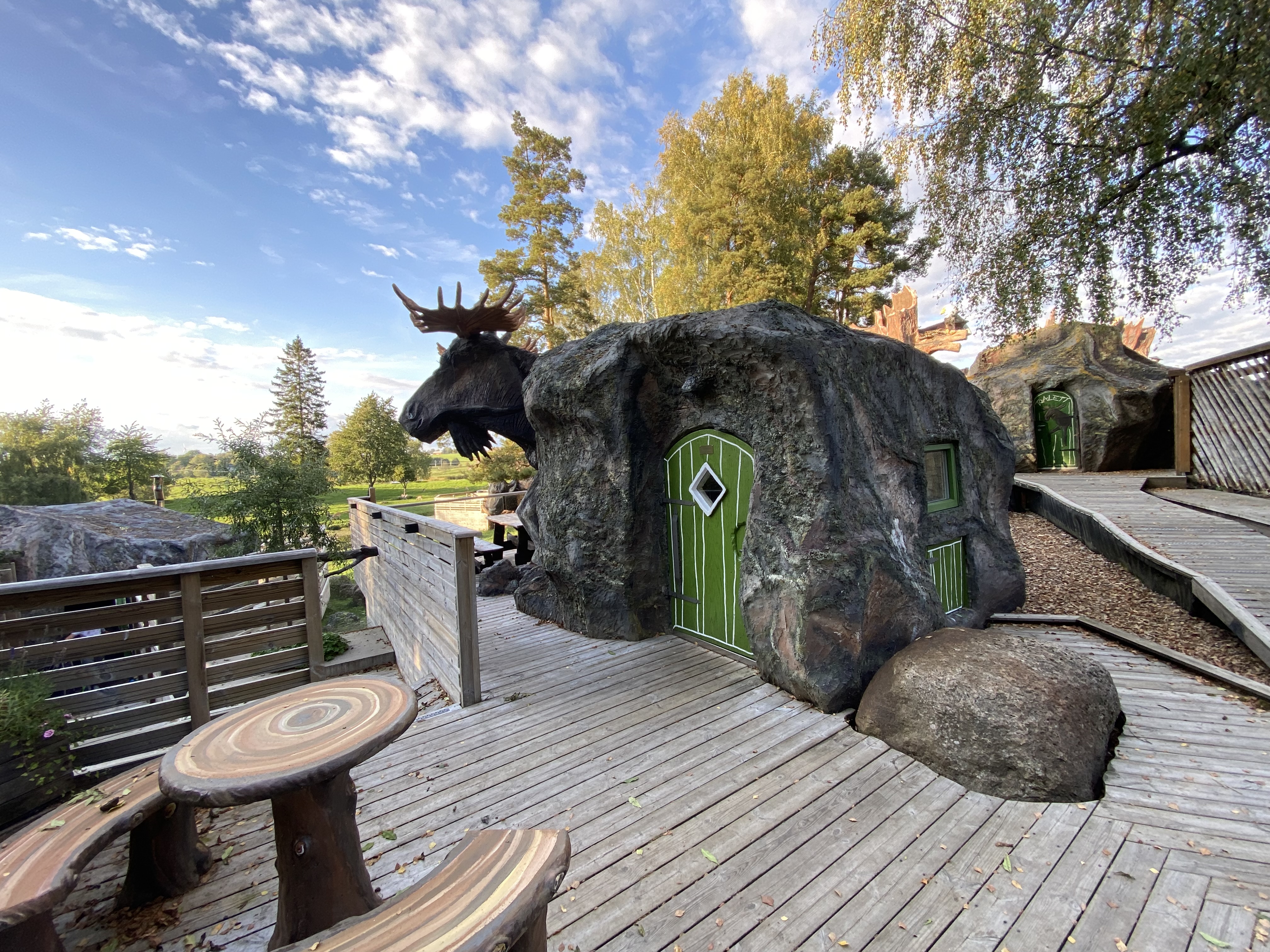 Exterior image of a moose hotel.