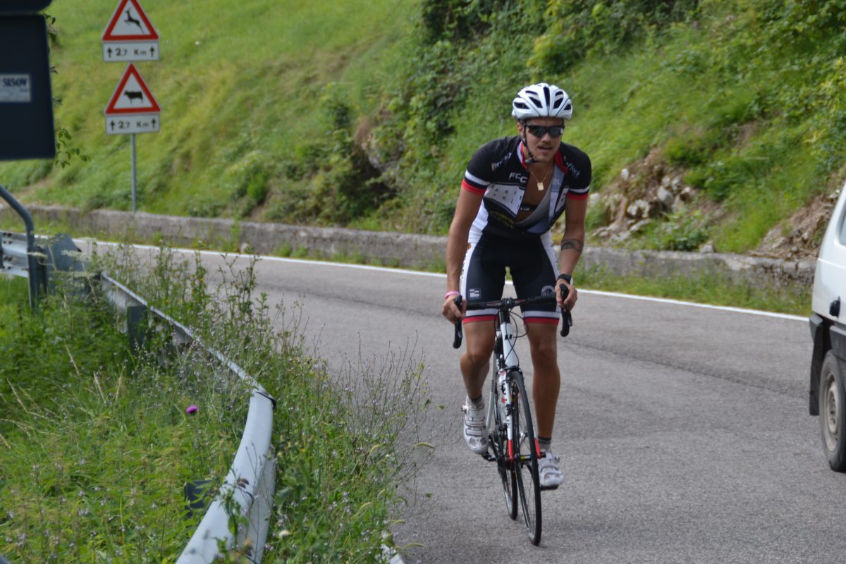 Man som cykeltränar.