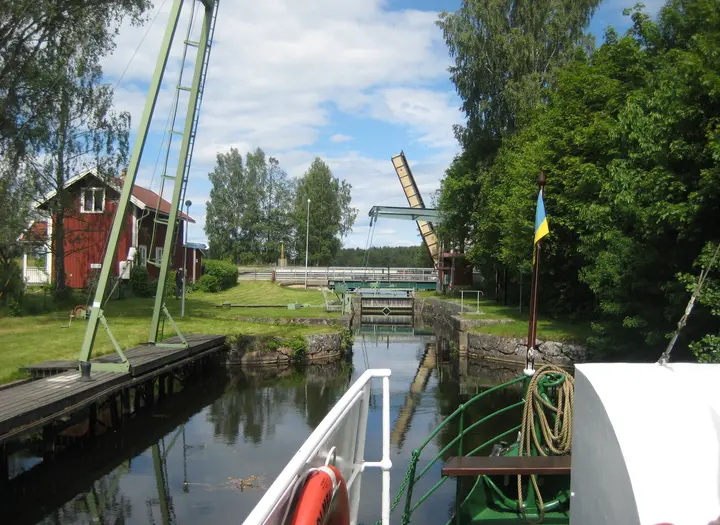 Långbrons slusstation