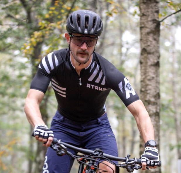 Man on a mtb in the forest