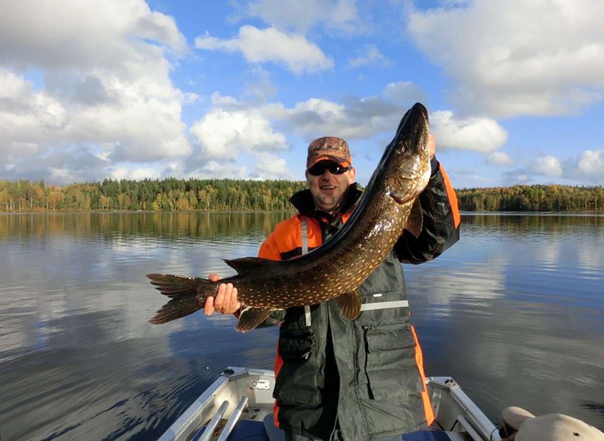 Fiske-guiden Thomas med gädda
