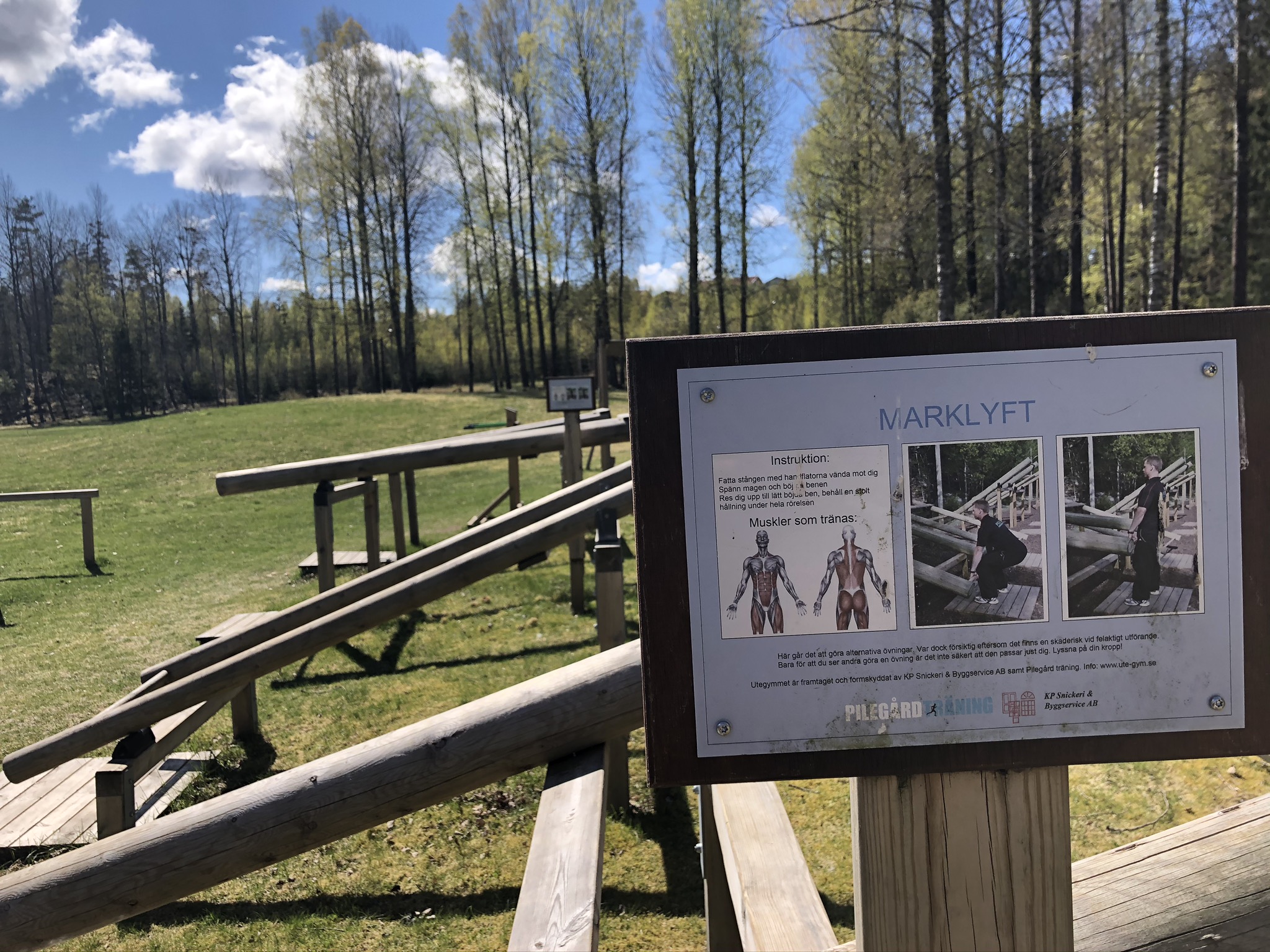 Utegym i Ed med 10 tal stationer