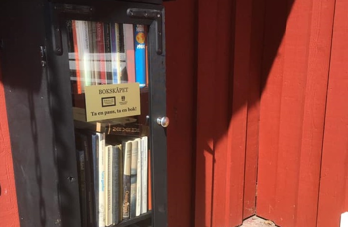 Bokskåp