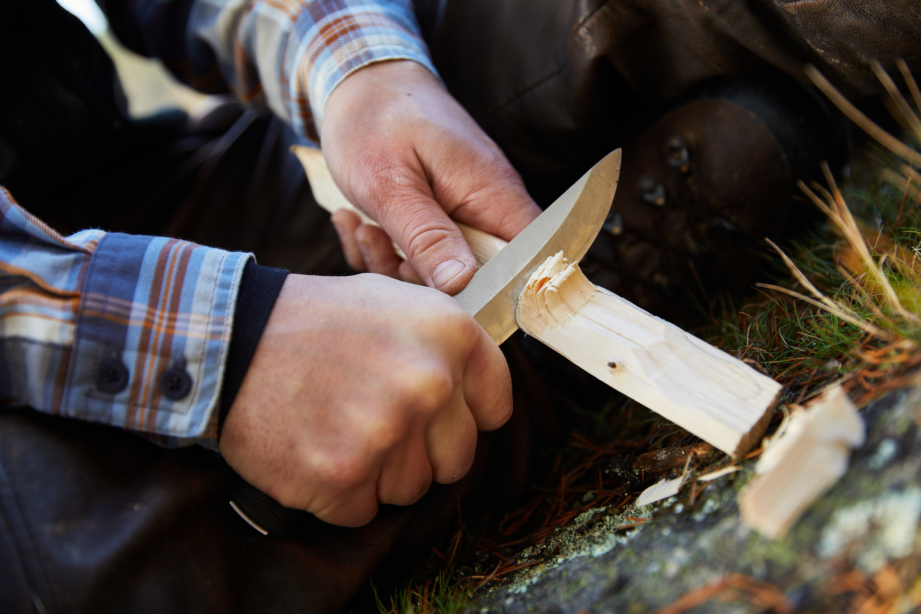 Bushcraft. Tälja med kniv. 