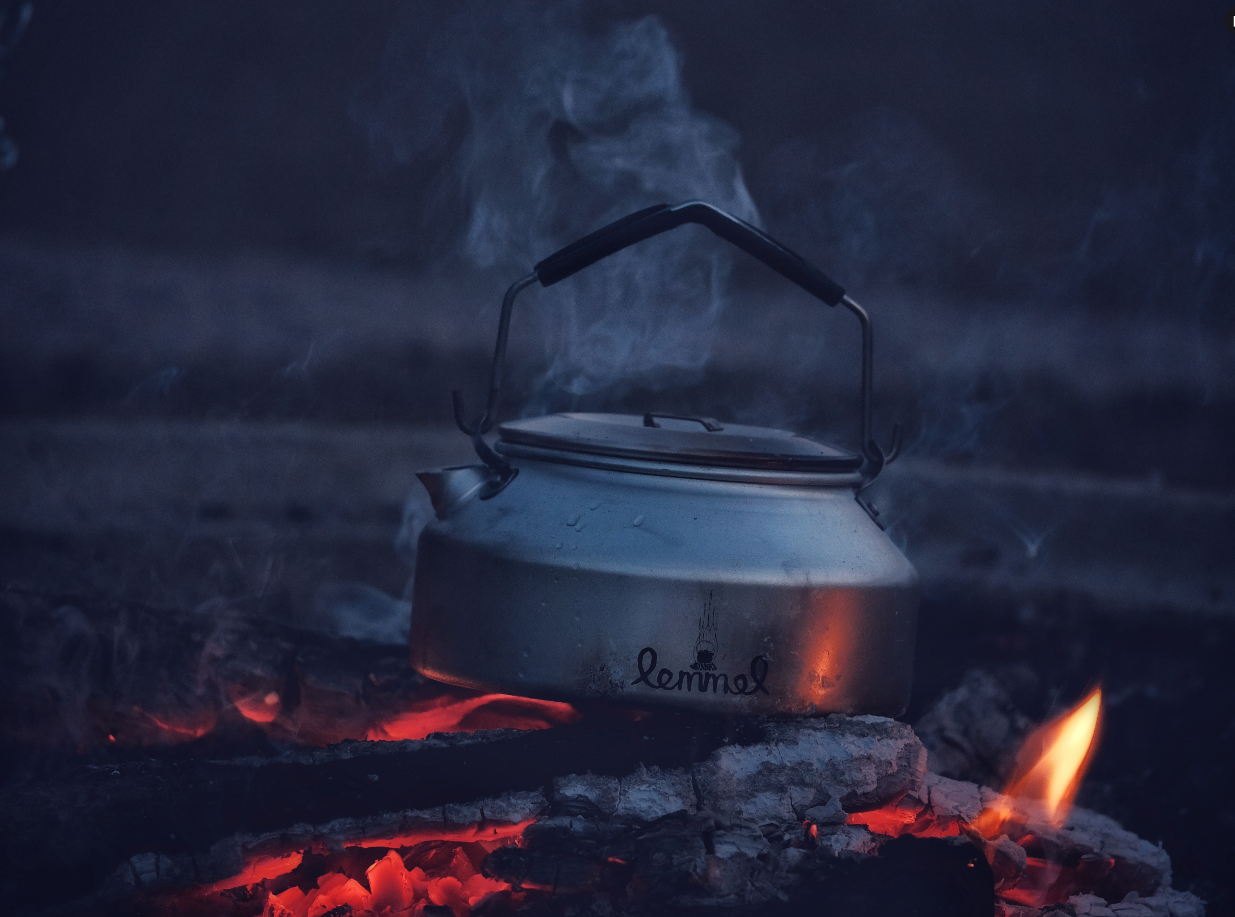 Kokkaffe över öppen eld