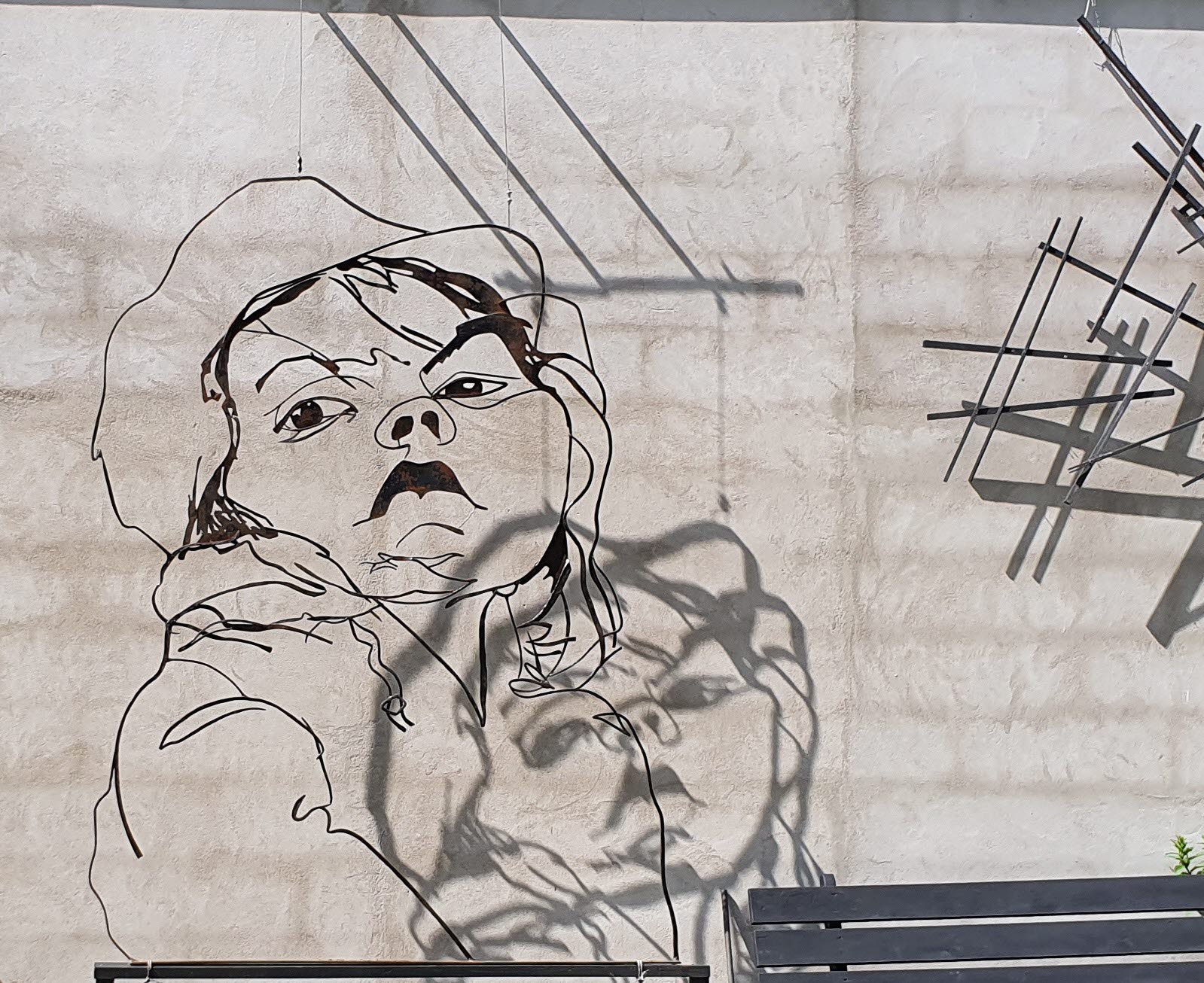 Parken på Not Quite och Fengersfors Bruk med konst av Jessica Fleetwood.   