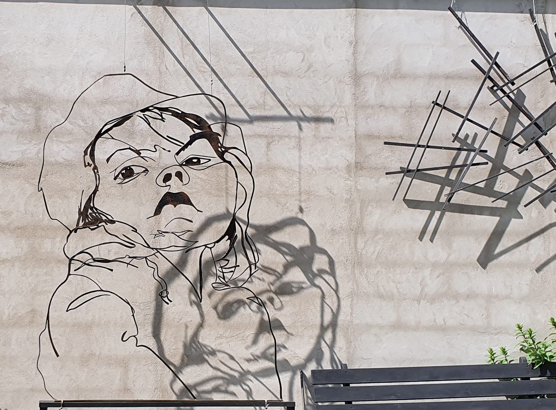 Parken på Not Quite och Fengersfors Bruk med konst av Jessica Fleetwood.   