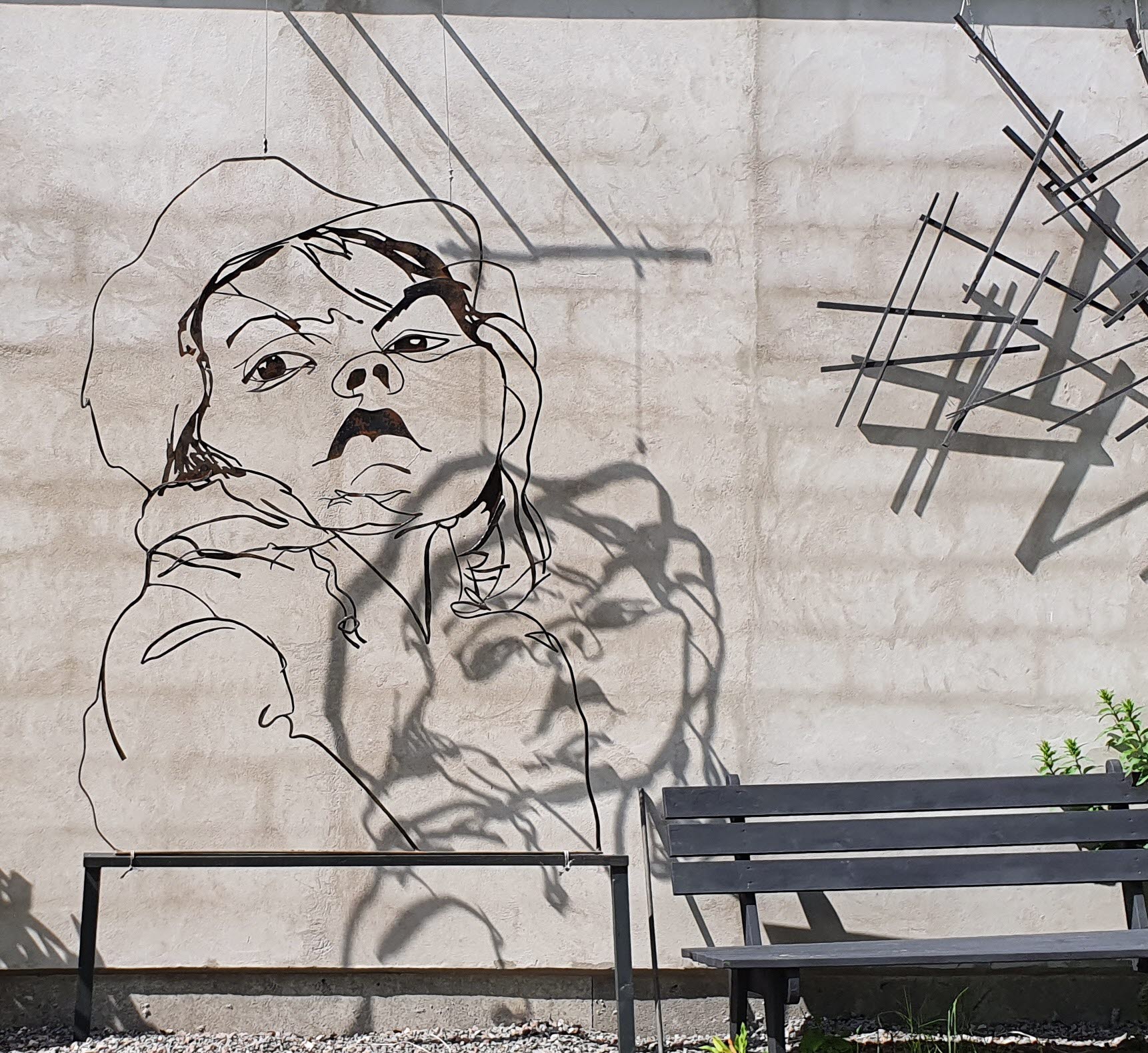 Parken på Not Quite och Fengersfors Bruk med konst av Jessica Fleetwood.   