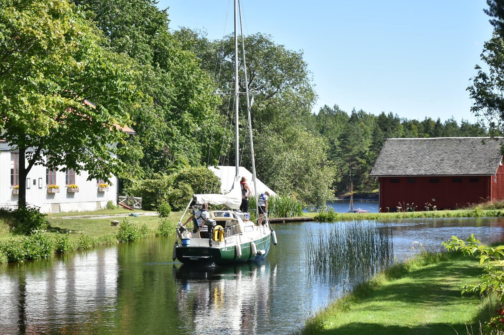 Segelbåt i Upperud.