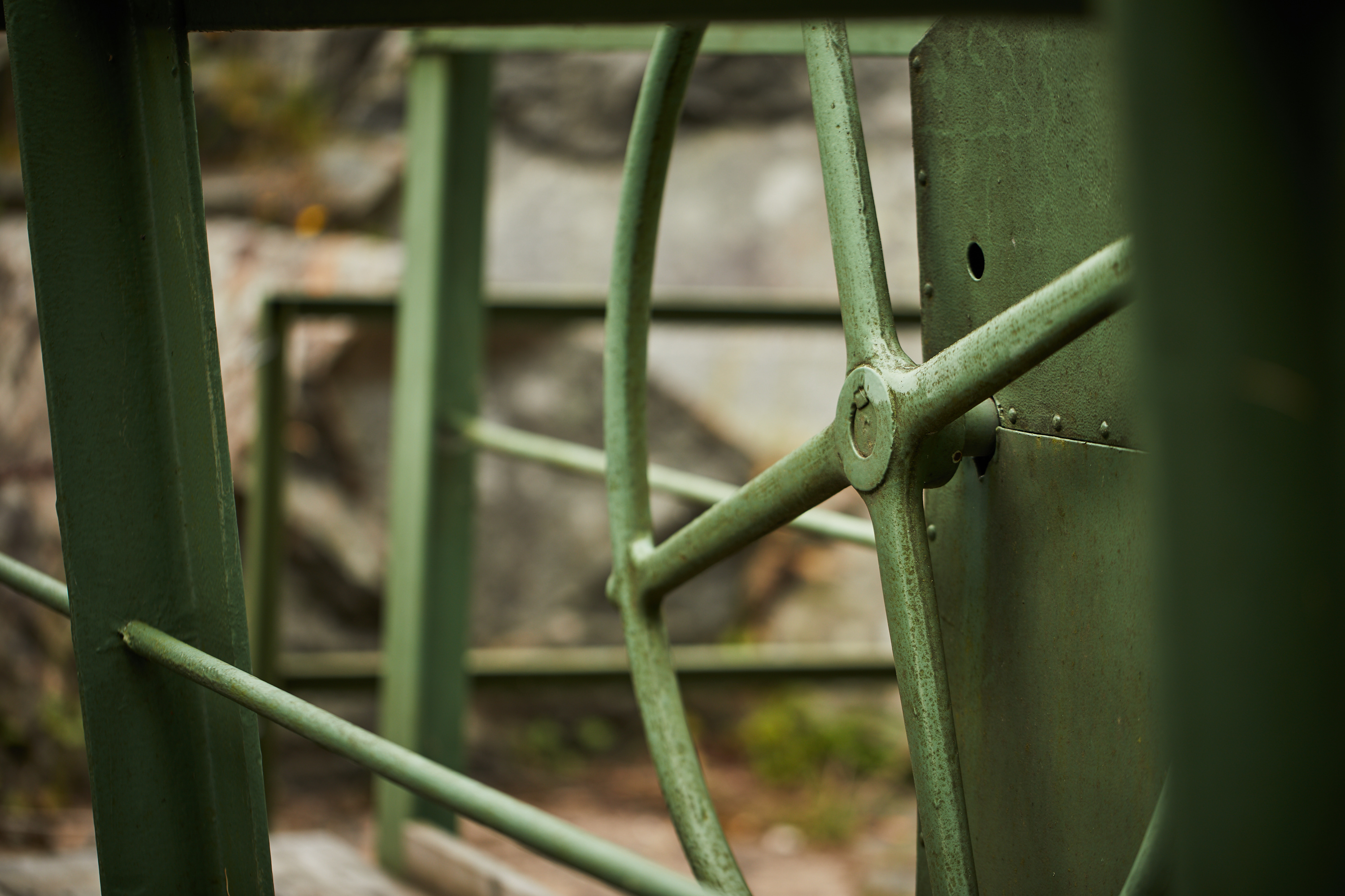 Närbild vid sluss i Töcksfors längs Dalslands kanal.
