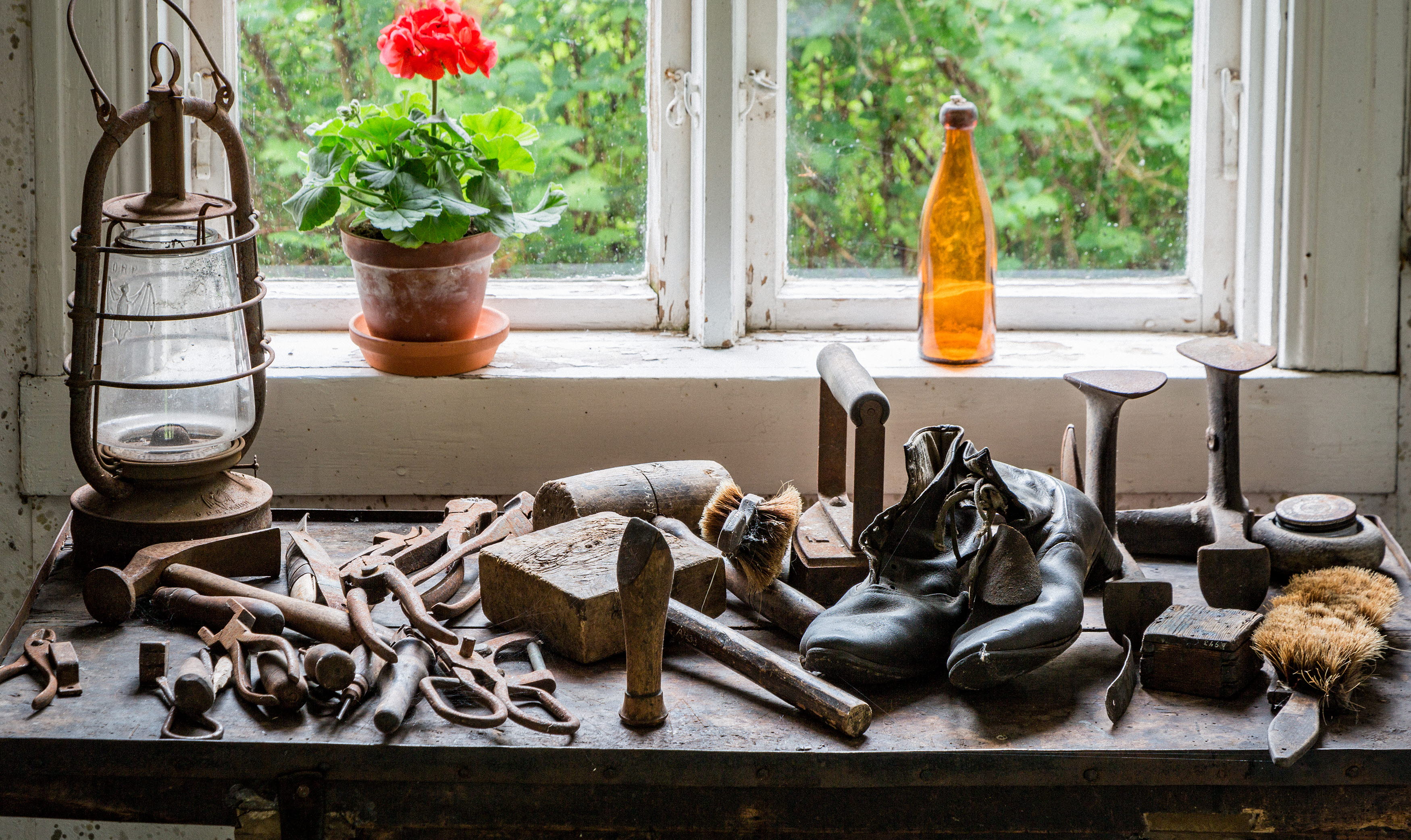 Bild från en av stugorna på Åsle tå där en skomakare har bott.