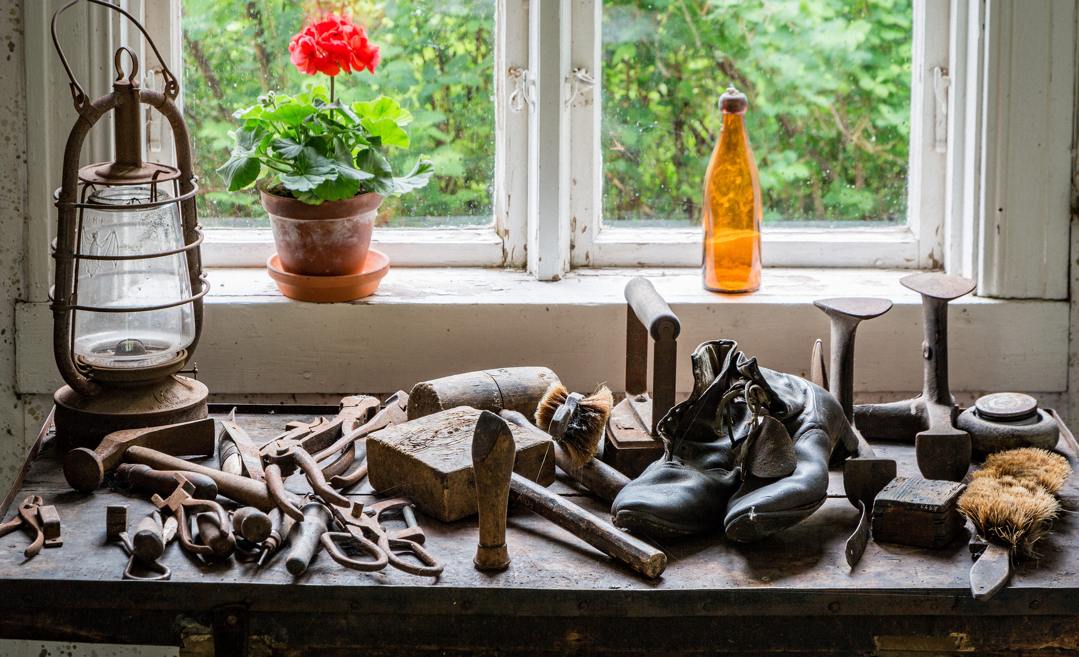 Bild från en av stugorna på Åsle tå där en skomakare har bott.