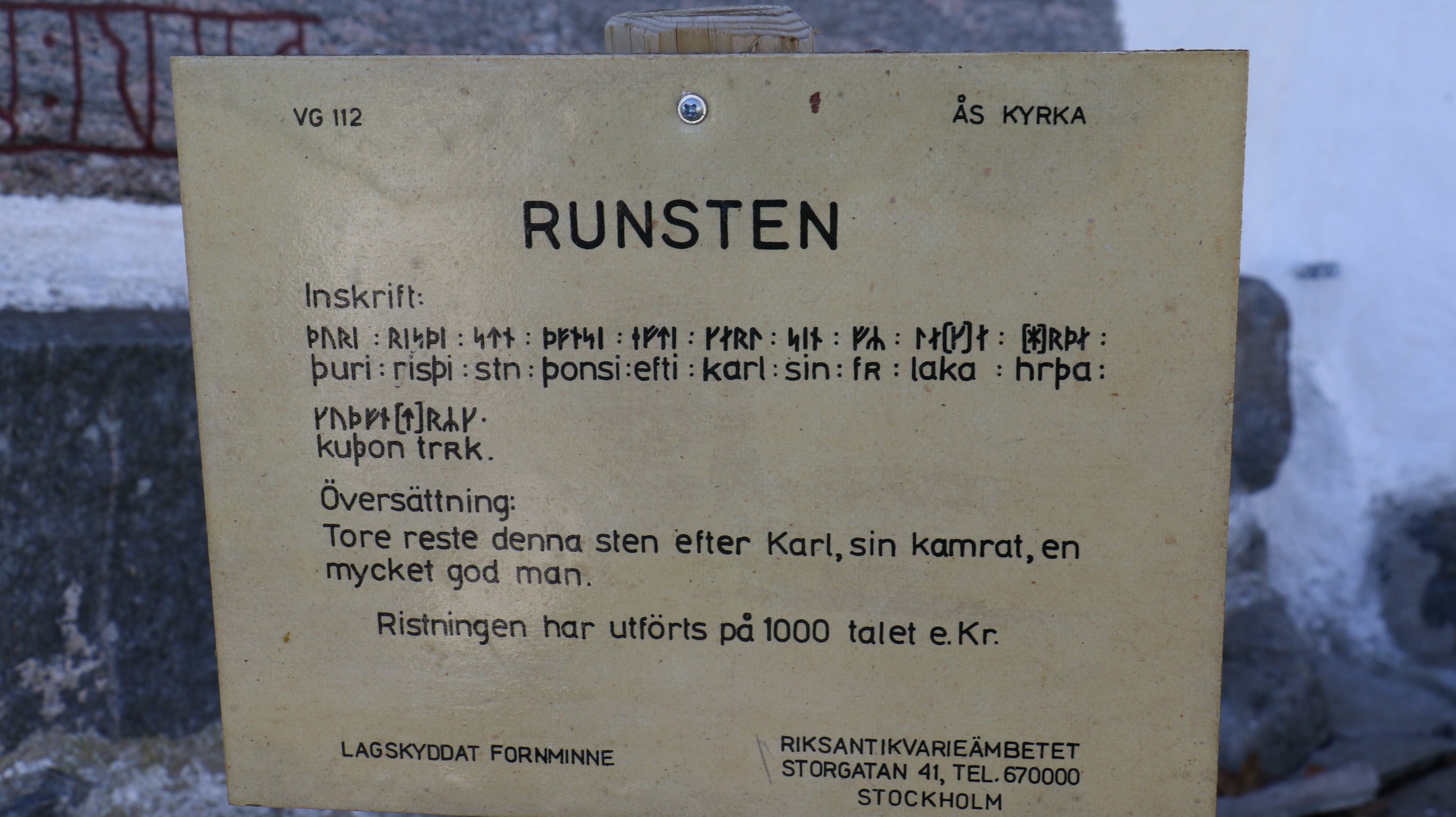 Ås kyrka Runstensskylt