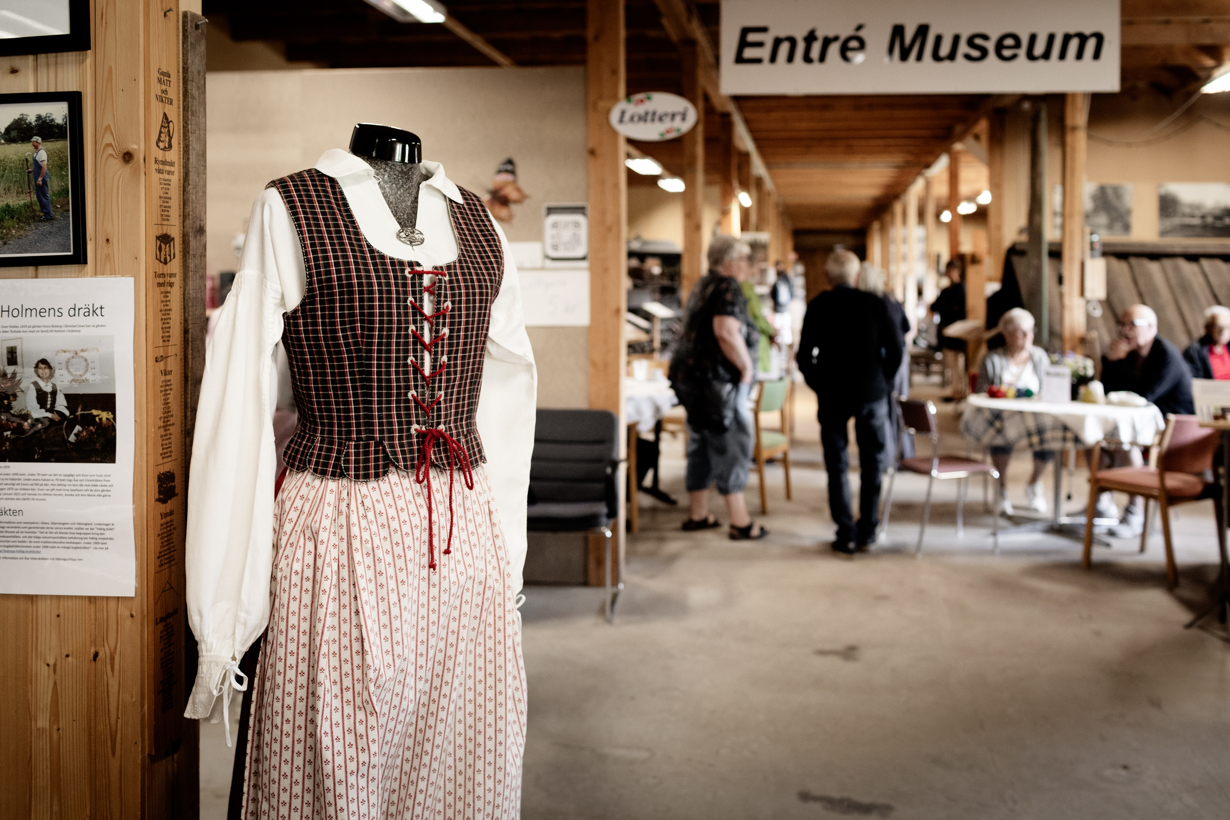 folkdräkt på Särestad landsbygdsmuseum 