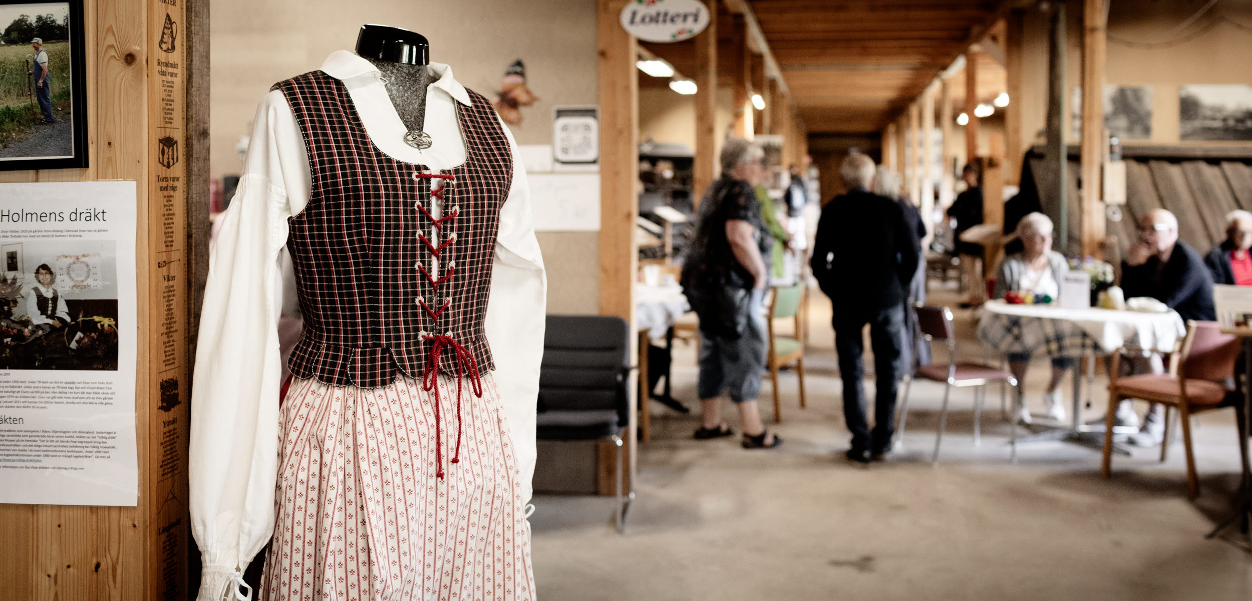 folkdräkt på Särestad landsbygdsmuseum 
