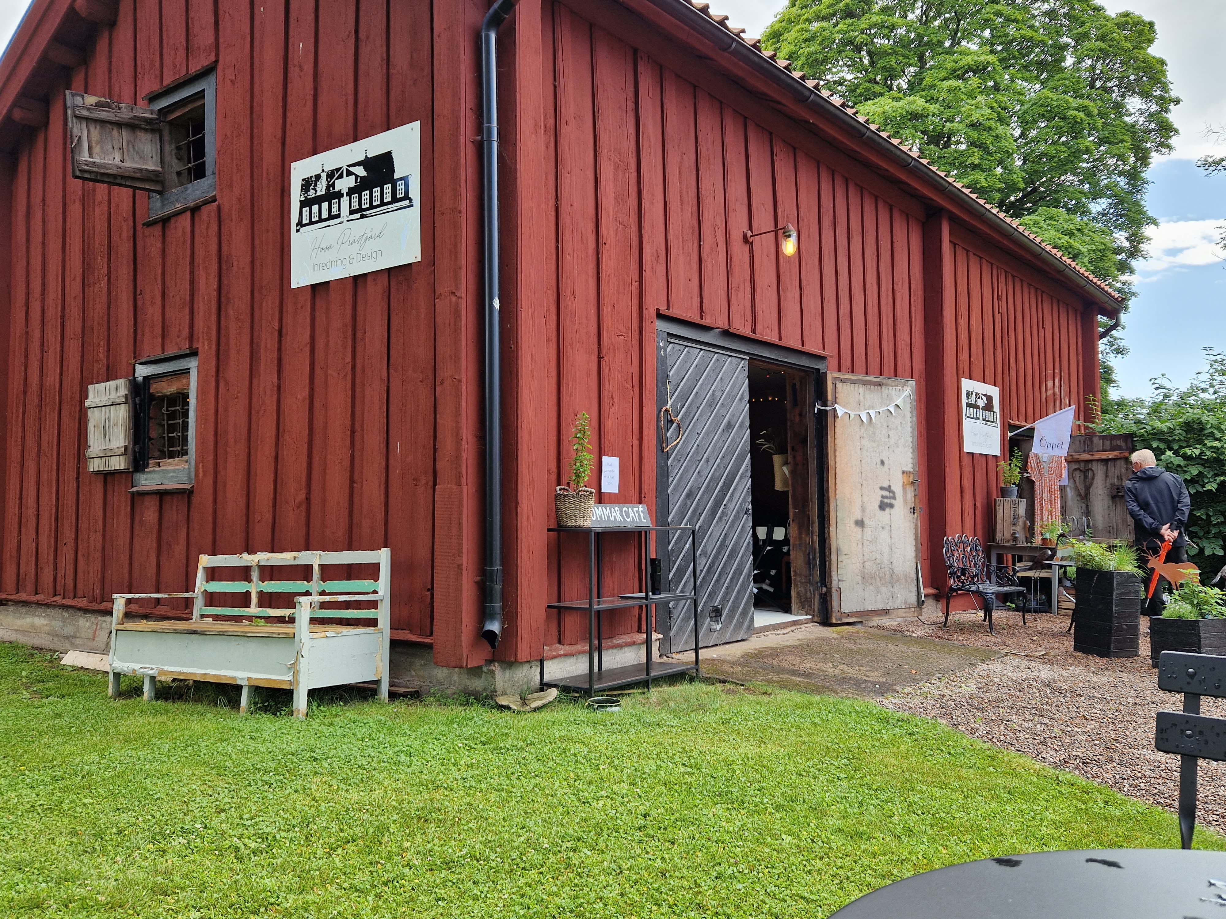 Hova Prästgård B&B -Sommarcafé