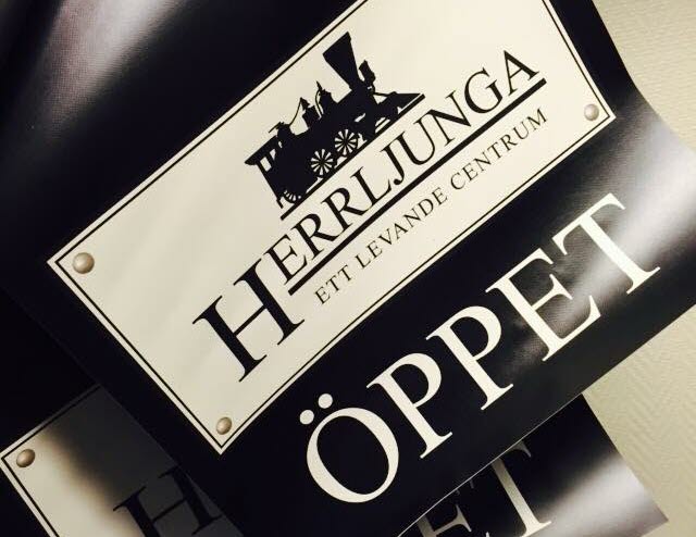 Herrljunga Köpmannförening, flaggor