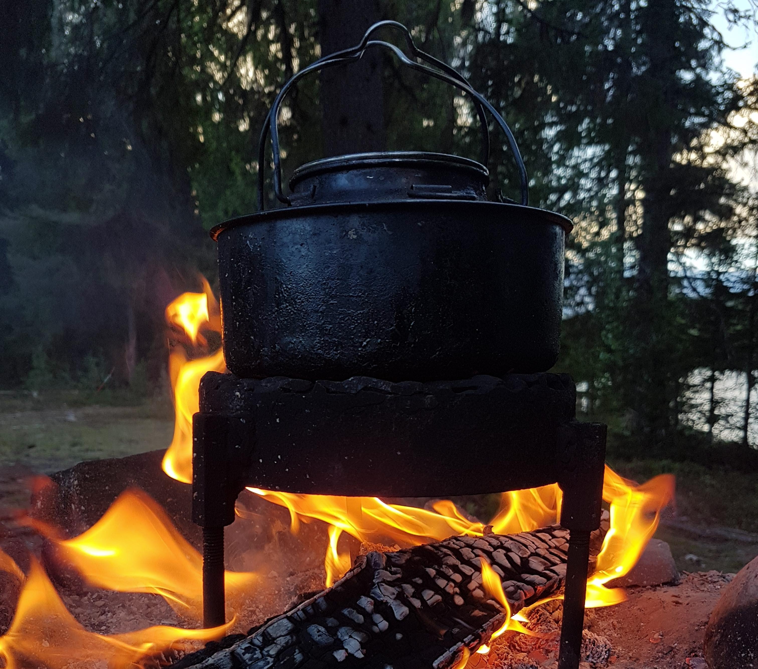 Kokkaffe över öppen eld
