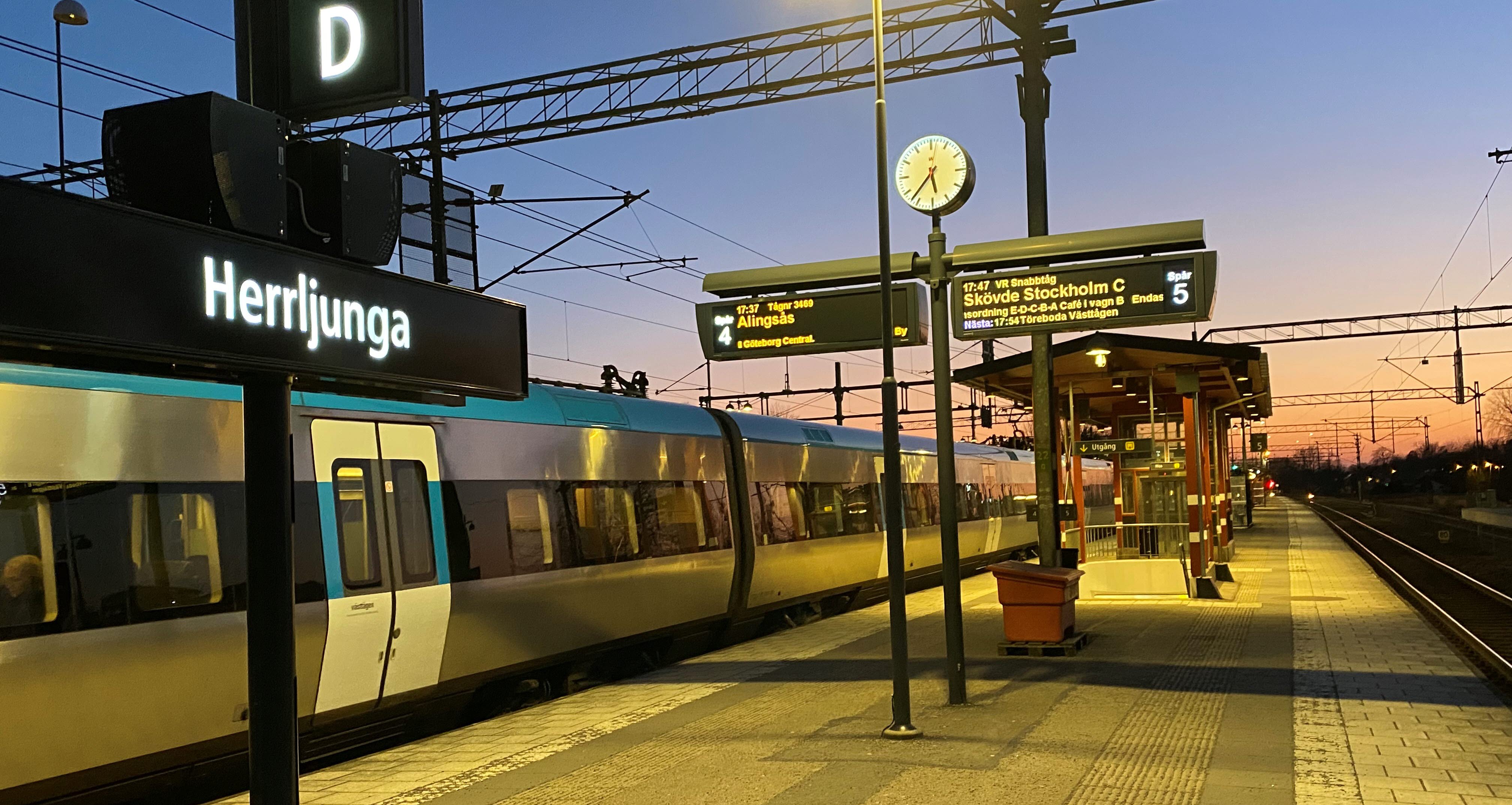 Tåg på Herrljunga Järnvägsstation 