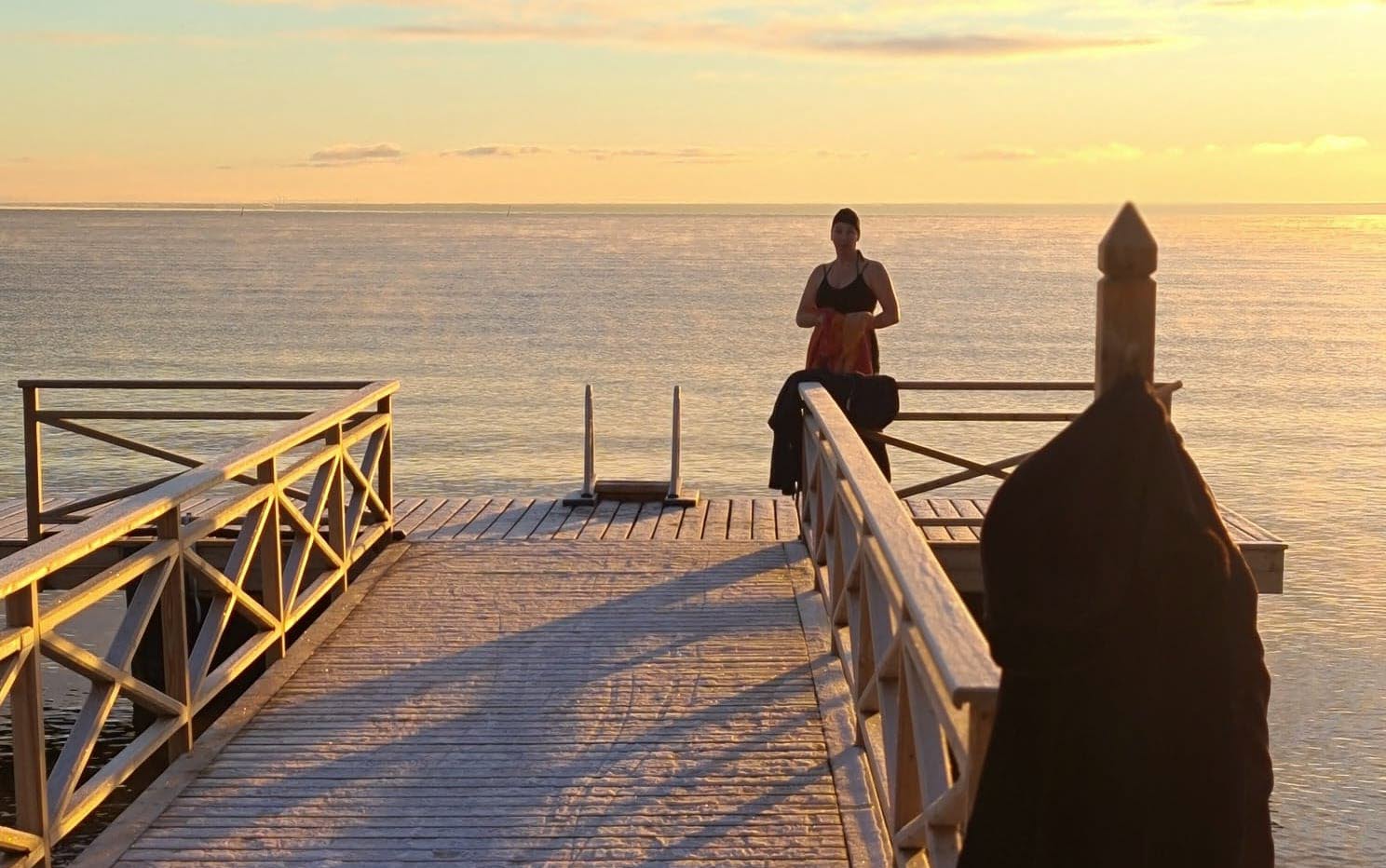 Winter bather on a jetty in Hjo. 