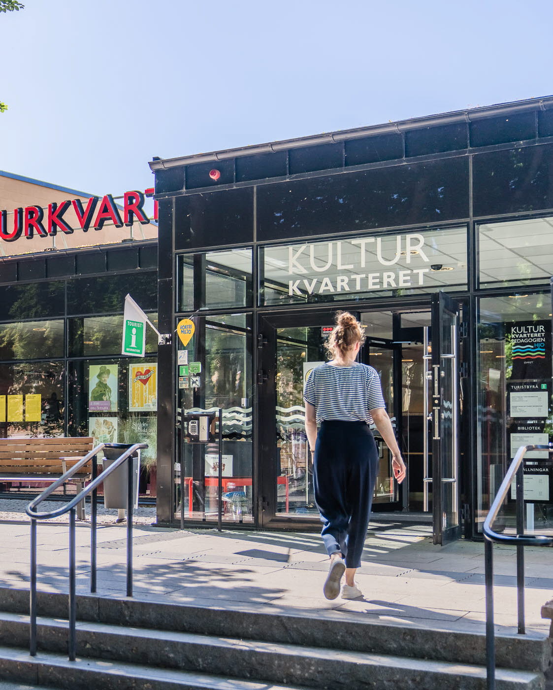 Woman entering the cultural quarter in Hjo