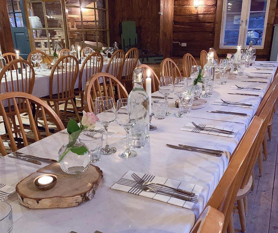 Dukade bord på Stampens Kvarn.