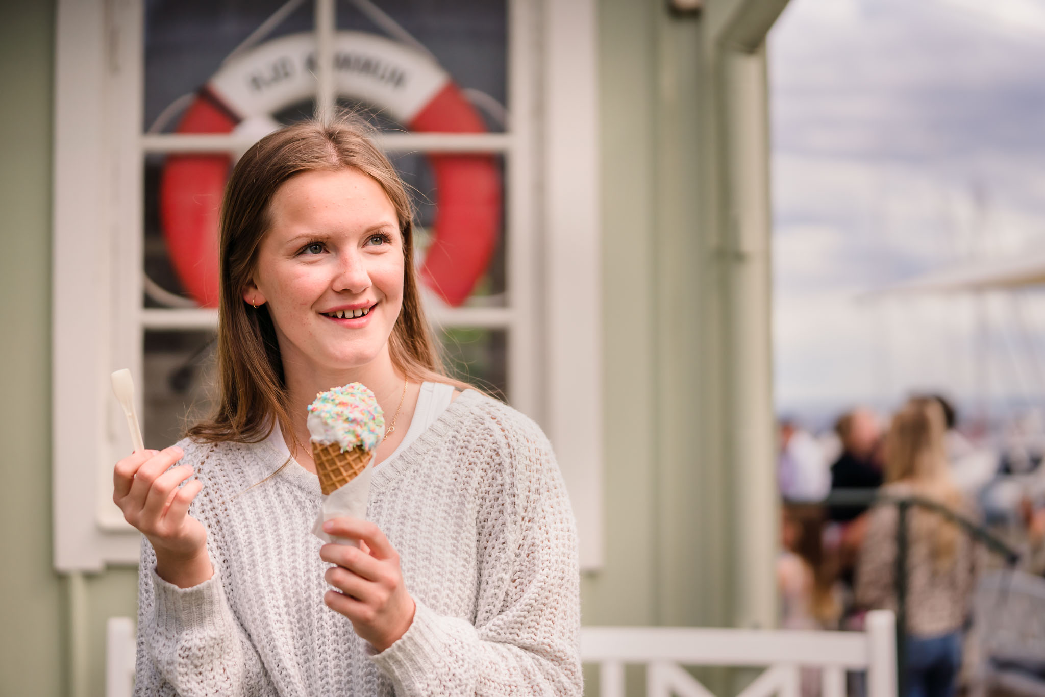 Girl eating ice cream in Hjo. 