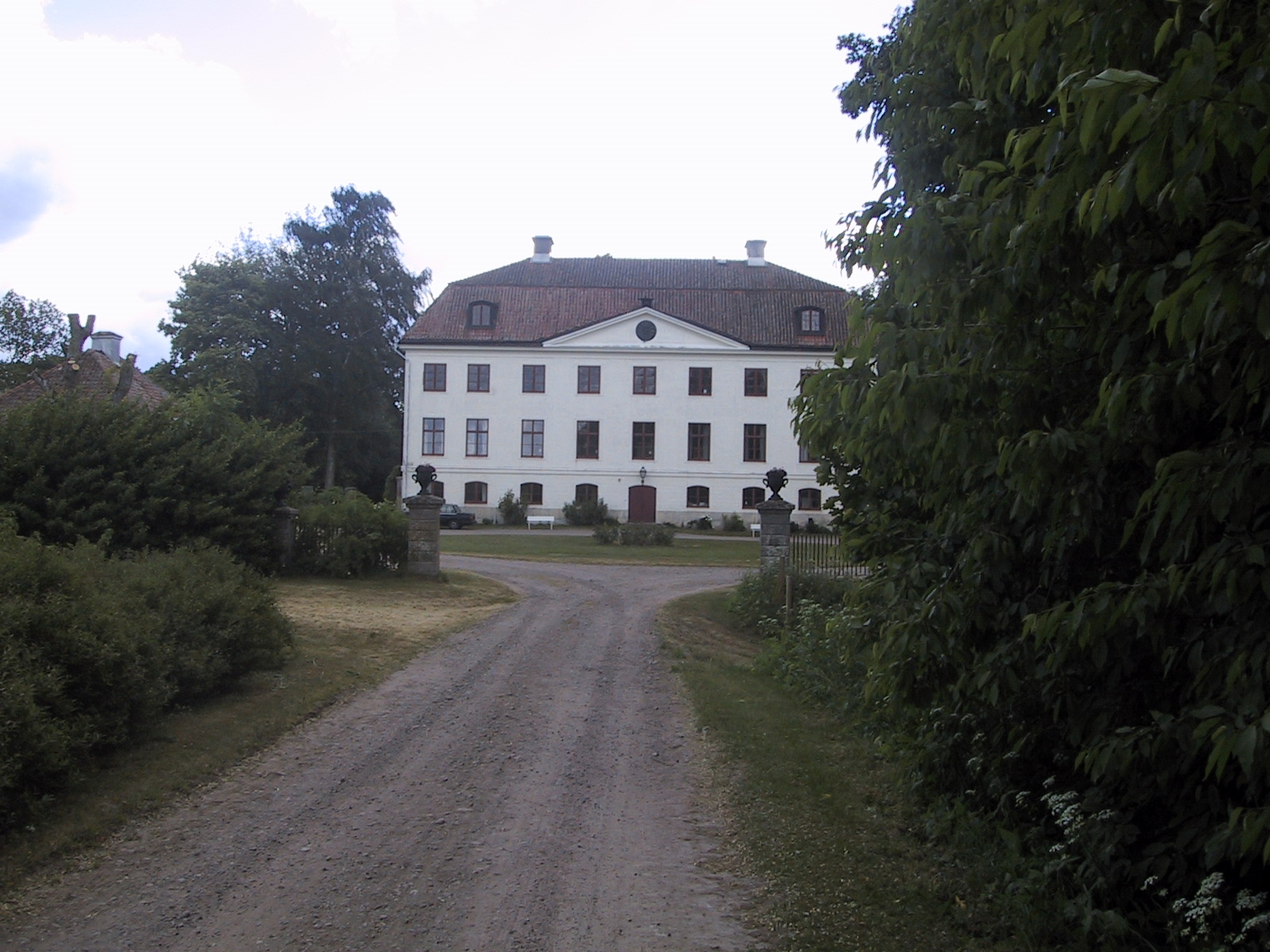 Hjällö Slott Vandrarhem