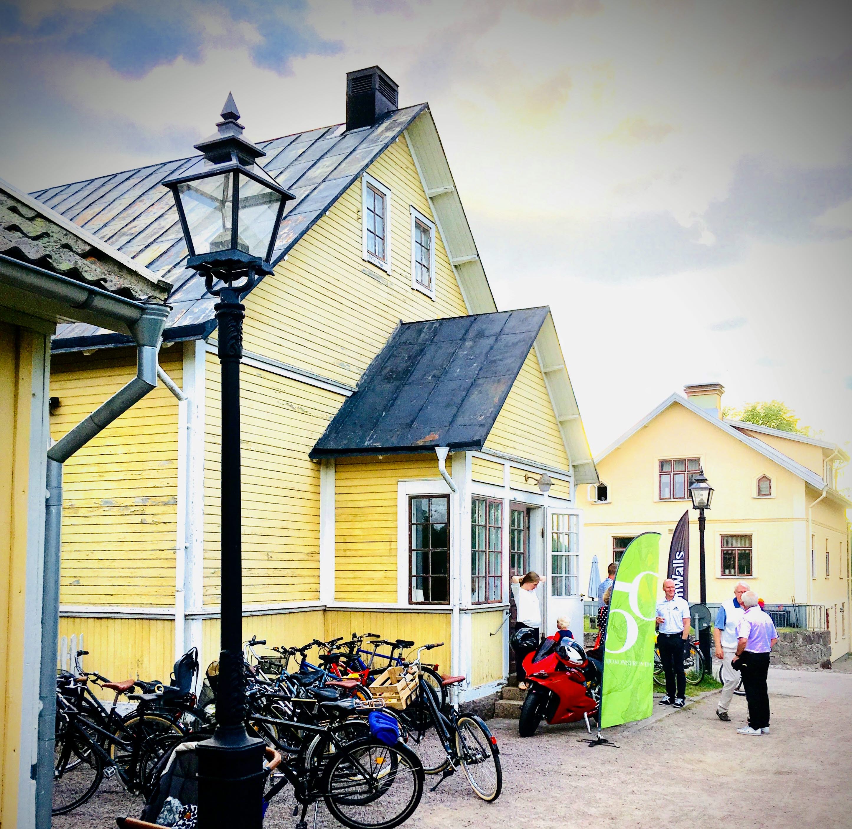 Kopparslagaren Hjo (fd. babtistkyrkan) under exteriör under Hjo Konstrunda.