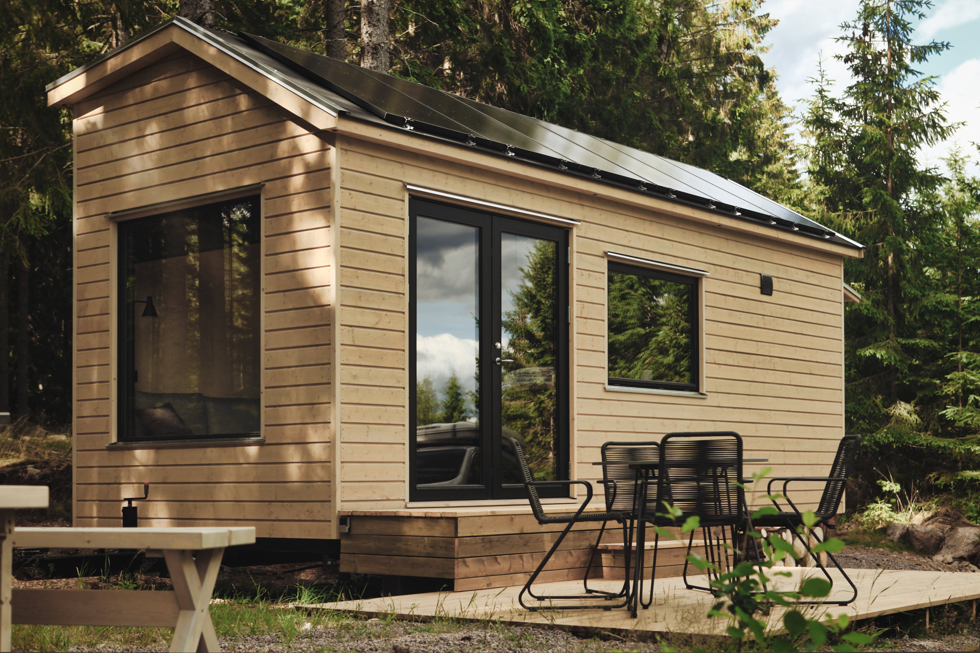 Inforest, övernattning i Hjo, Västsverige.