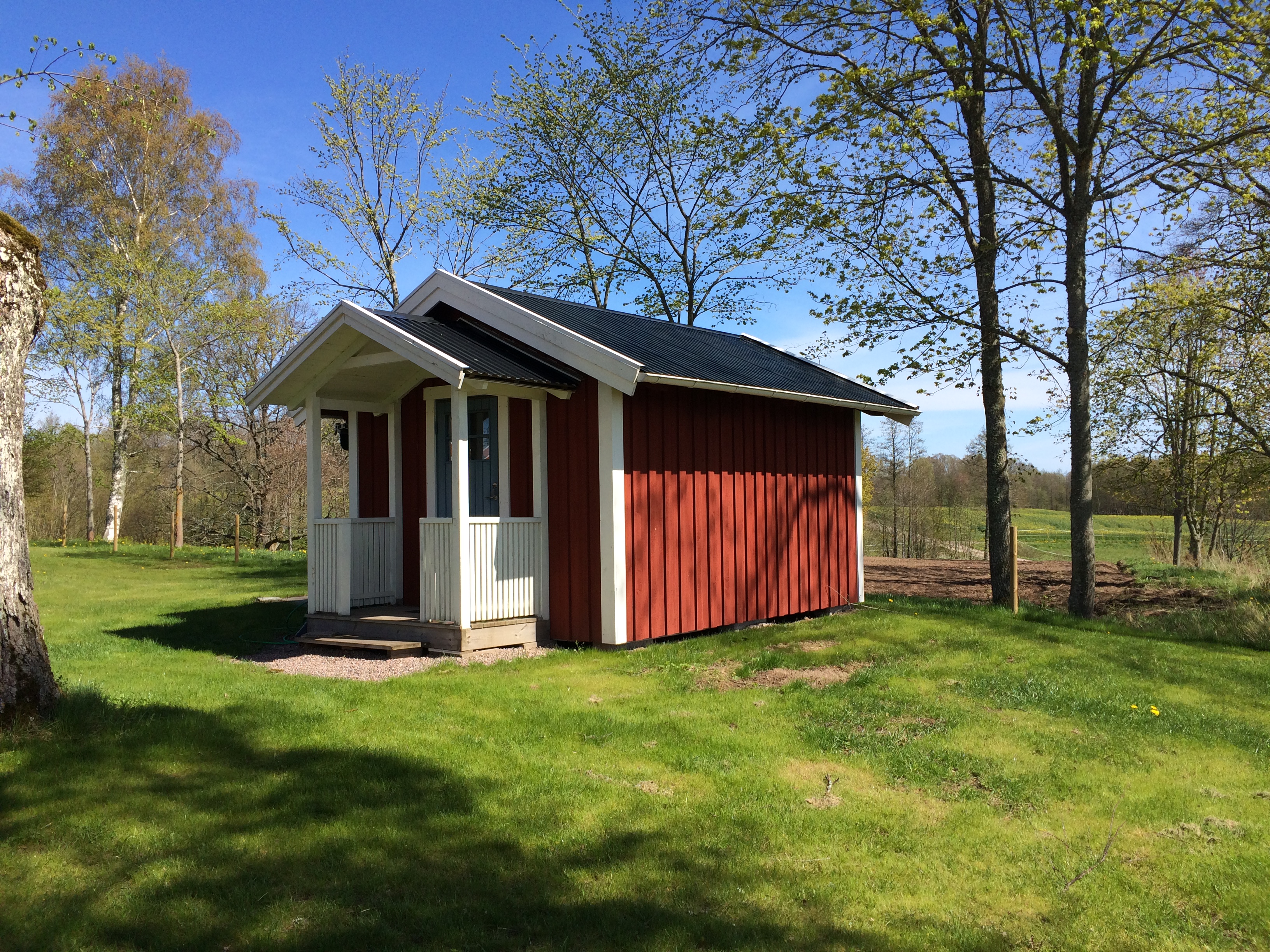 Stuga på en mysig gård strax utanför Hjo