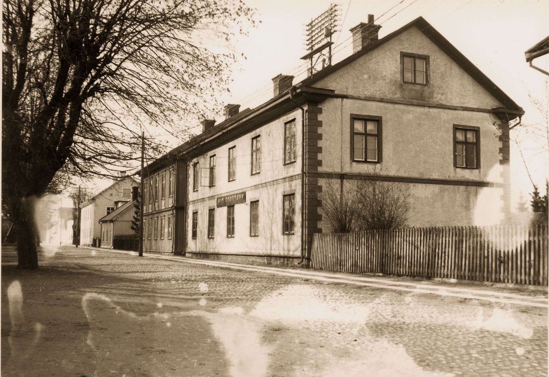 Historisk bild på Regeringsgatans telegrafstation i Hjo. 