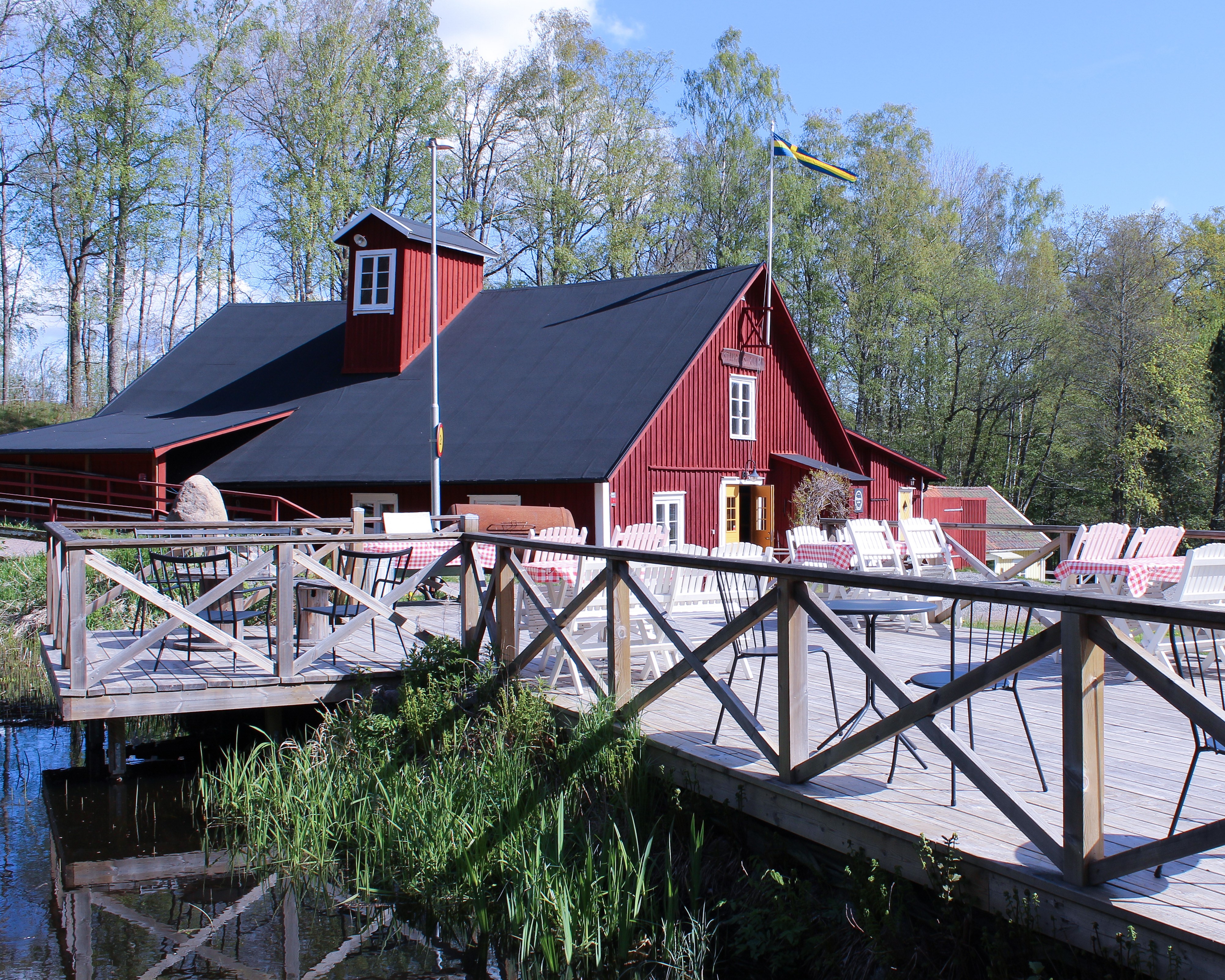 Stampens Kvarn och deras uteplats.