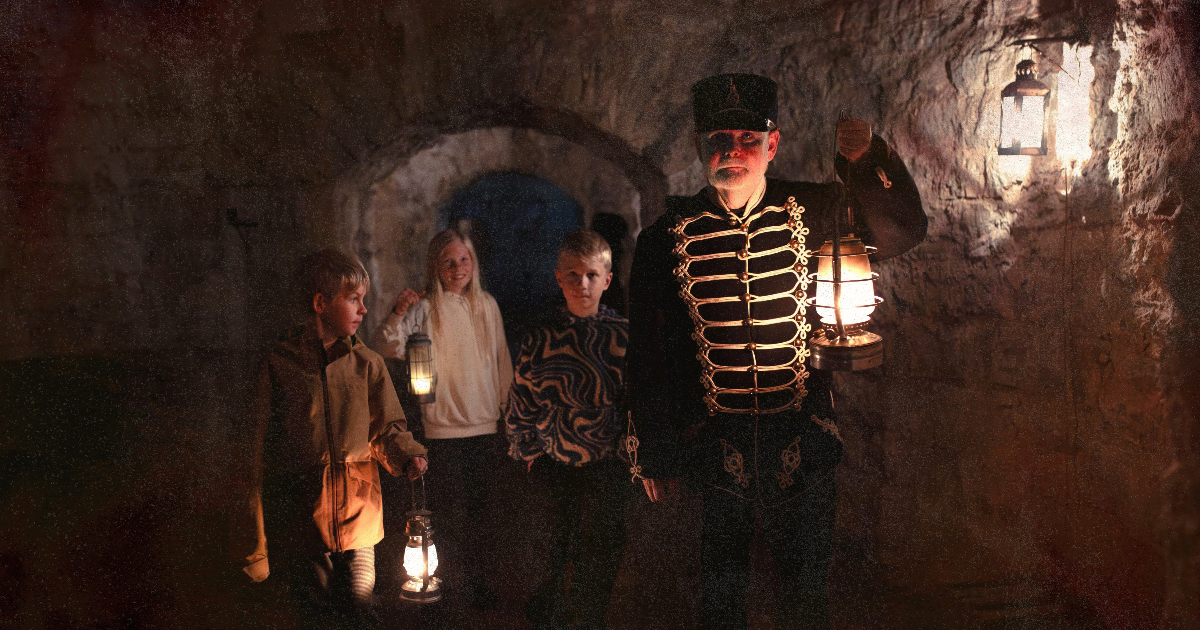 Guidetur med Ryttmästare Tim i gångarna under Karlsborgs Fästning.