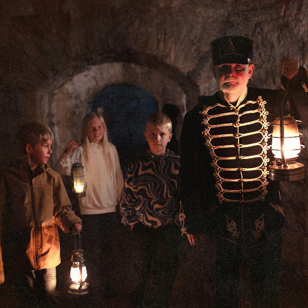 Guidetur med Ryttmästare Tim i gångarna under Karlsborgs Fästning.