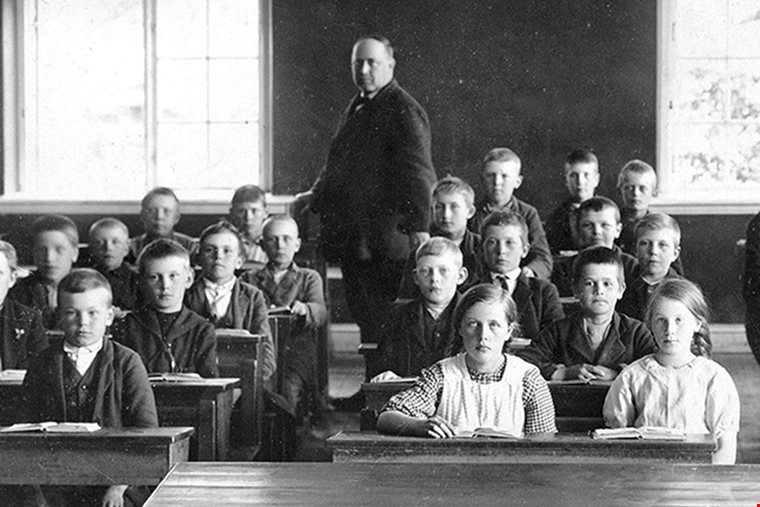 gammalt fotografi från skola