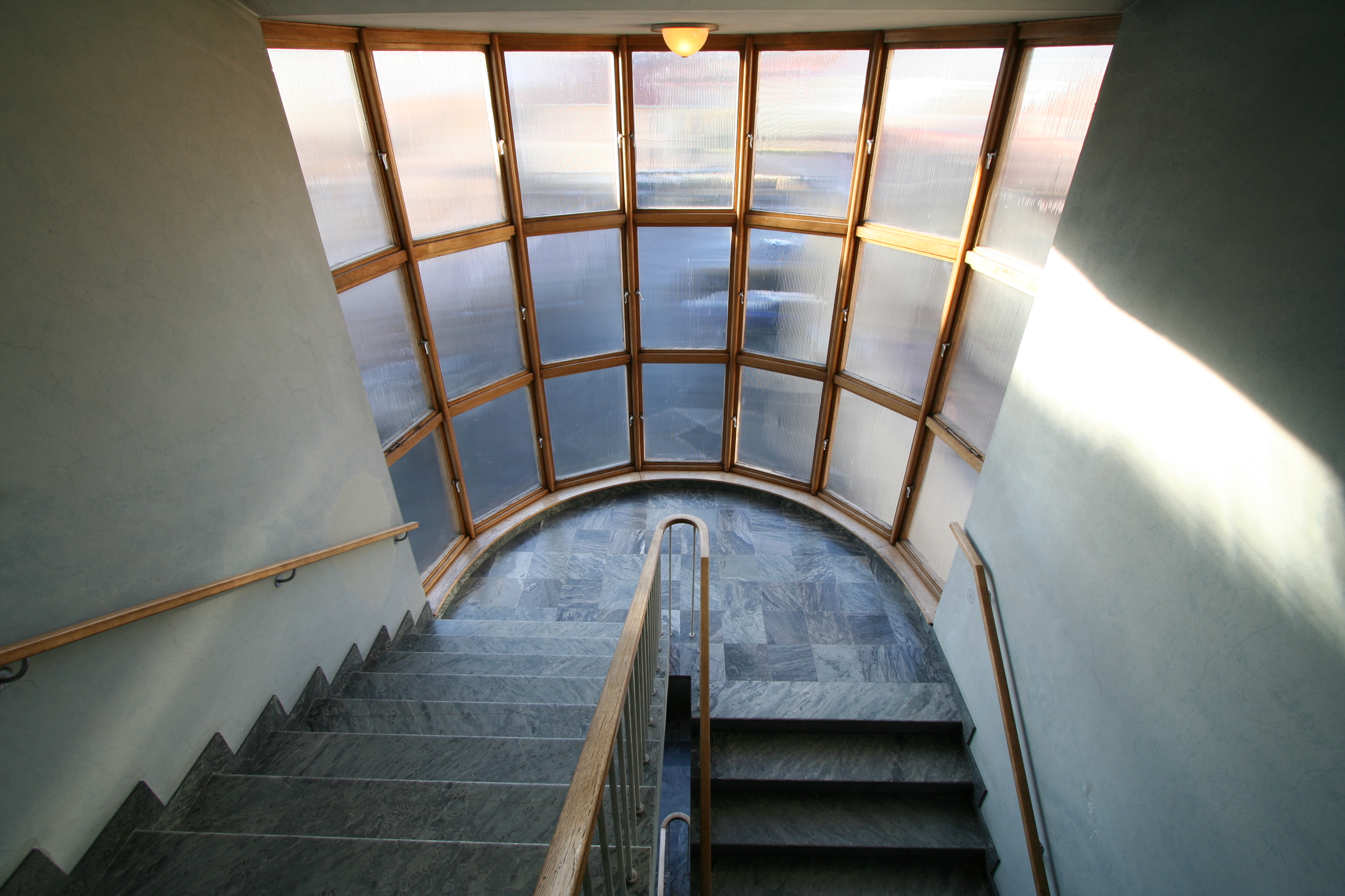 Trappa inomhus i Stadshuset i Hjo