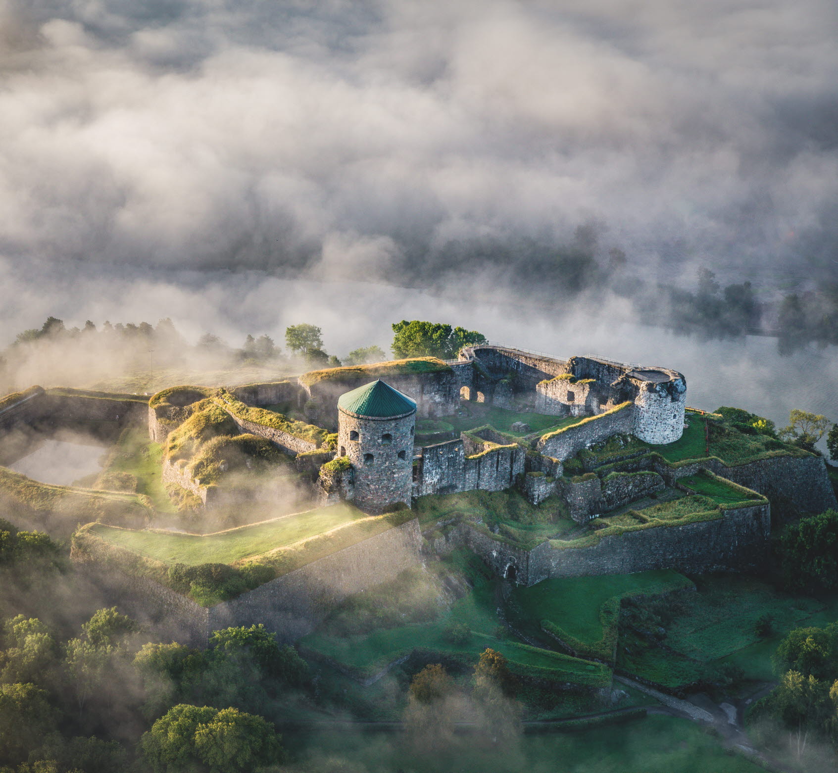 Bohus Fästning omgiven av dimma