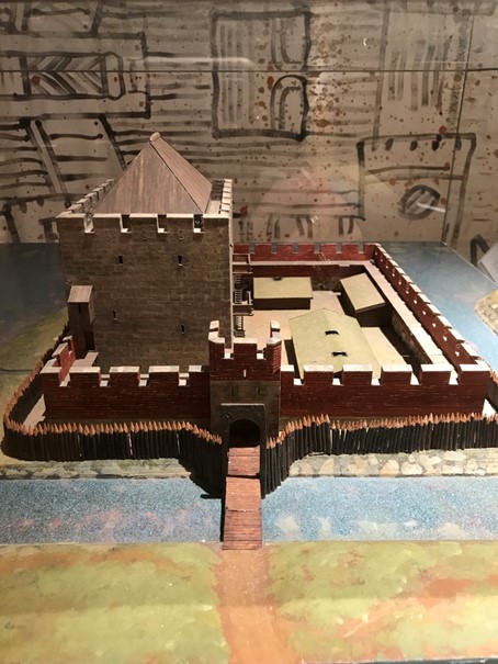 En modell över en borg. 
