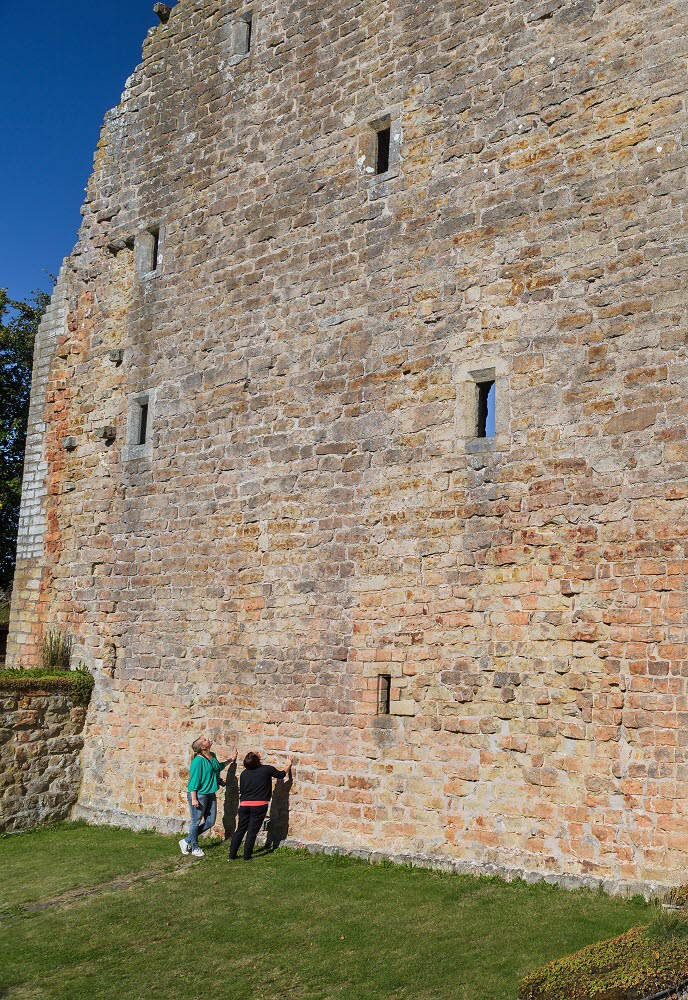 Biskopsborgen i Husaby på Kinnekulle