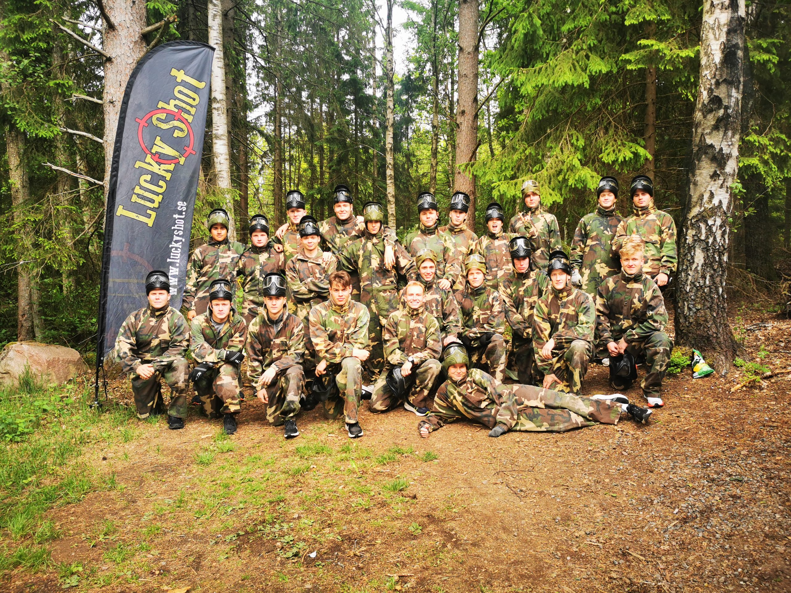 Grupp som ska spela paintball
