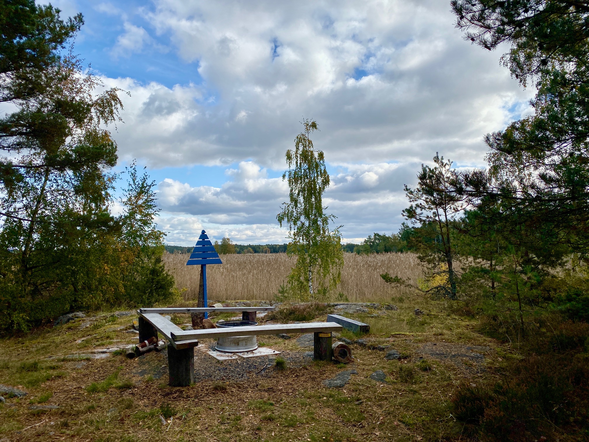 Grillställe ute i skogen i Källtorps vandringsled i Lidköping
