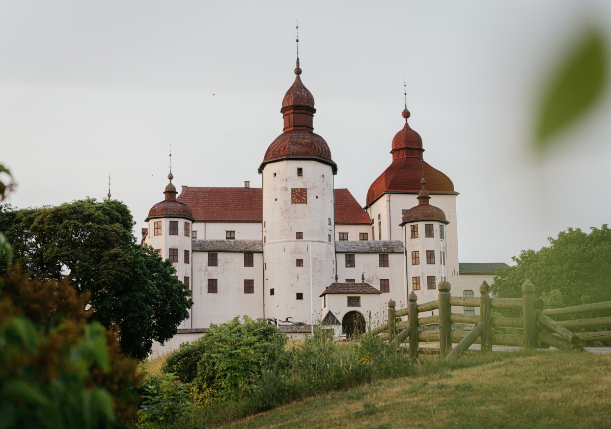 Sensommarvy över Läckö Slott