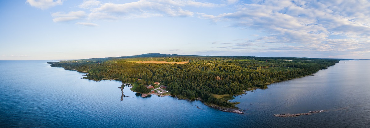 En flygbild över platåberget Kinnekulle.