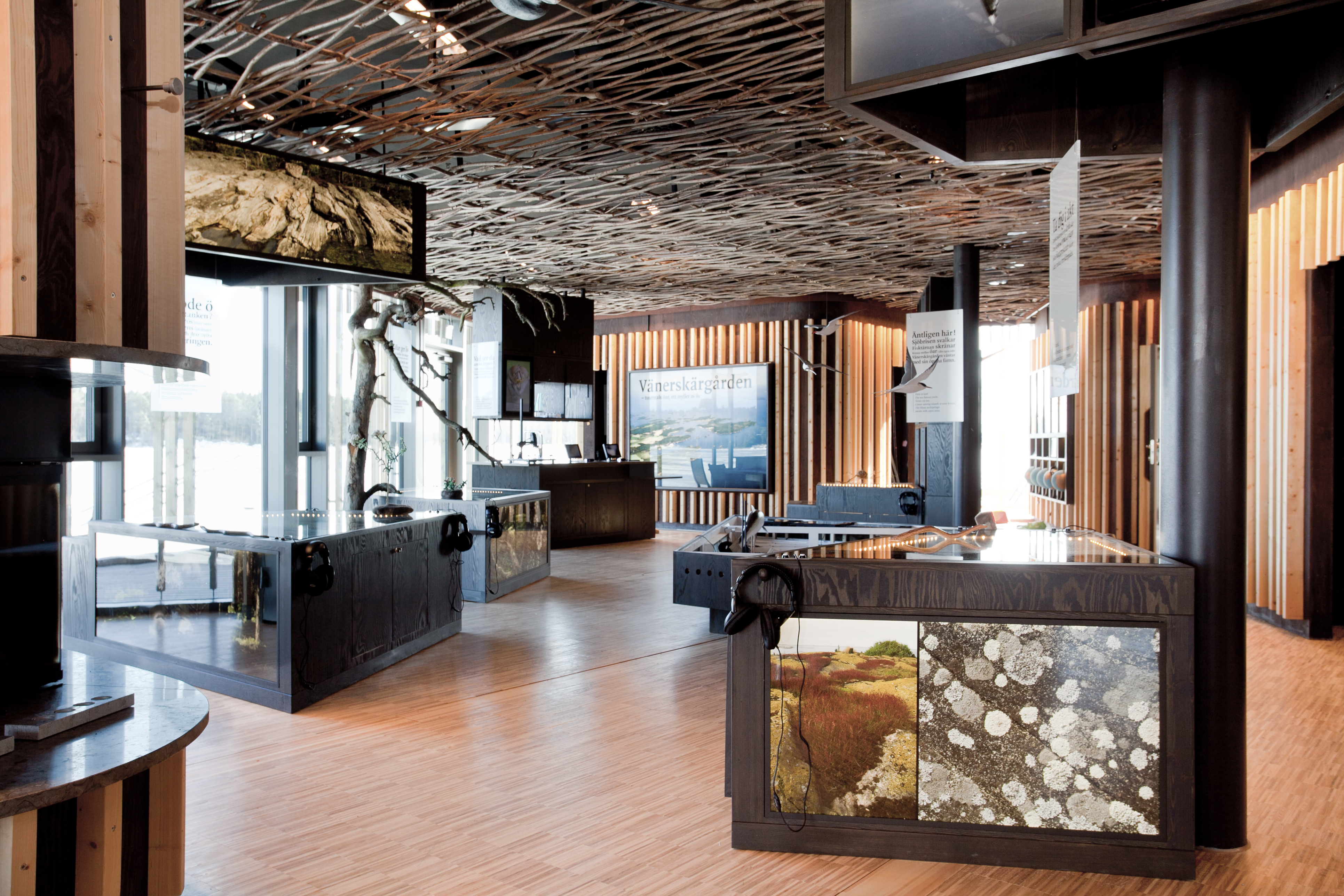 Interiörbild över ett upplevelsecentrum om Vänern vid Läckö Slott.