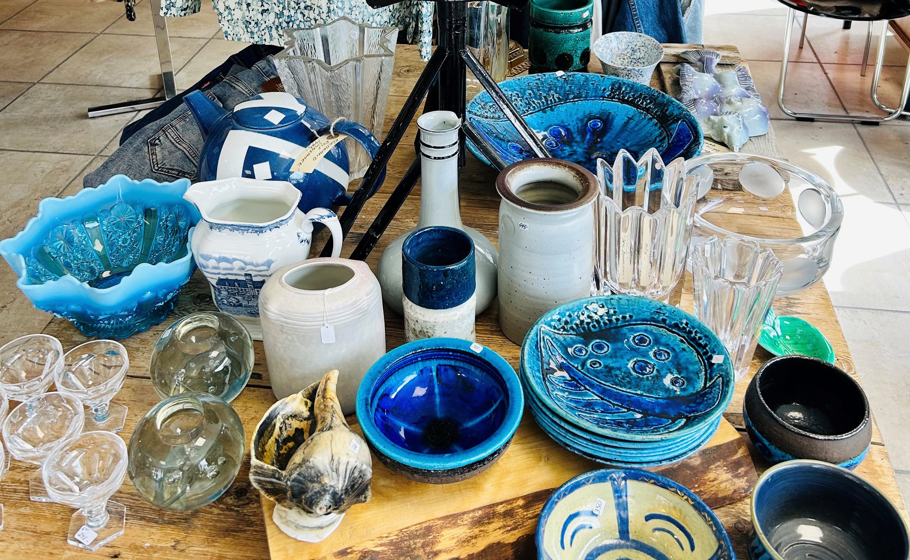 The Food & Vintage Corner produkter därav keramik, glas och kläder.