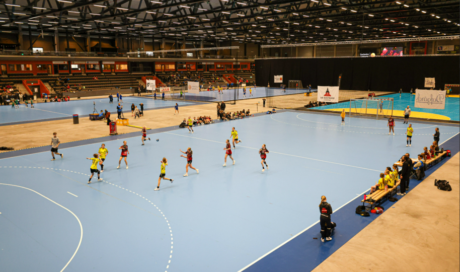 Handbollsmatch i Sparbanken Lidköping Arena