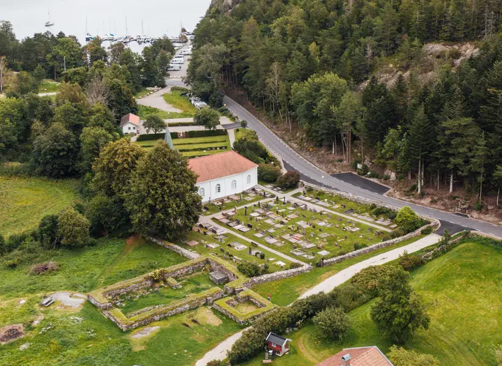 Dragsmarks kyrka och klosterruin