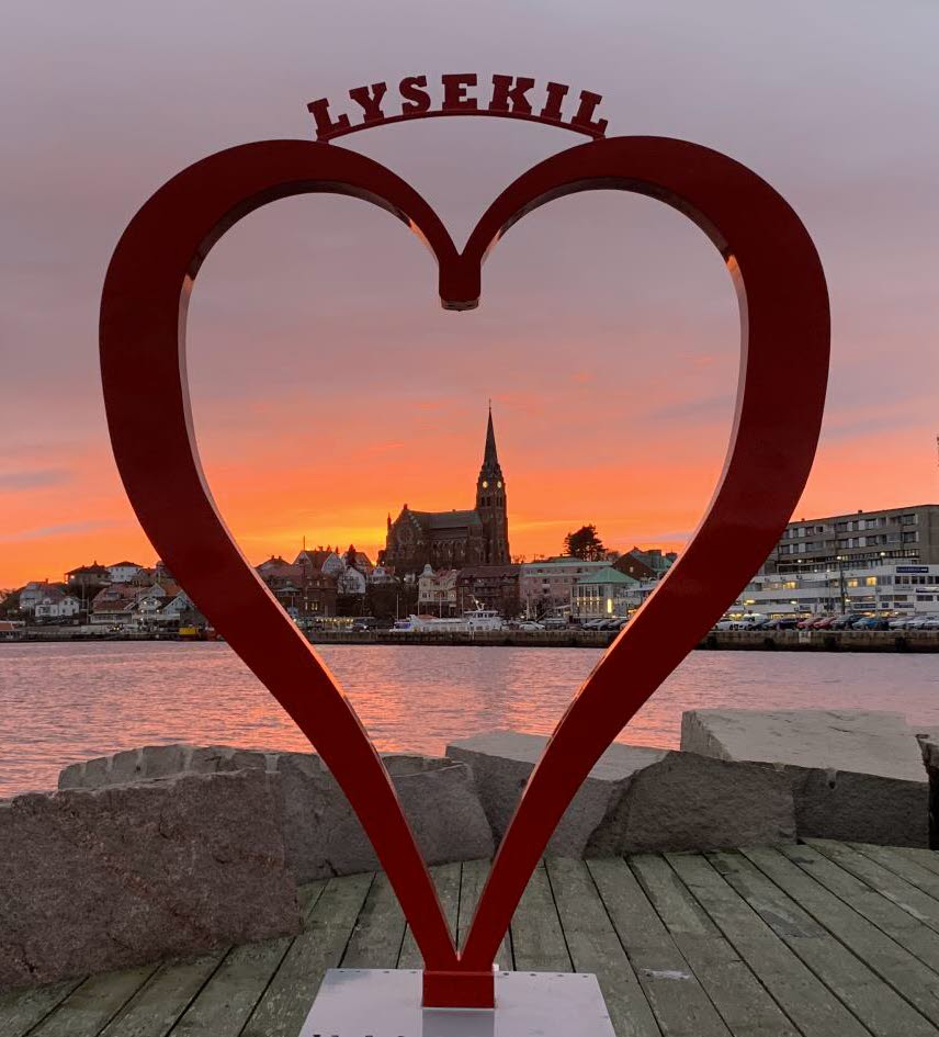 Lysekils kyrka, vy från Södra Hamnen