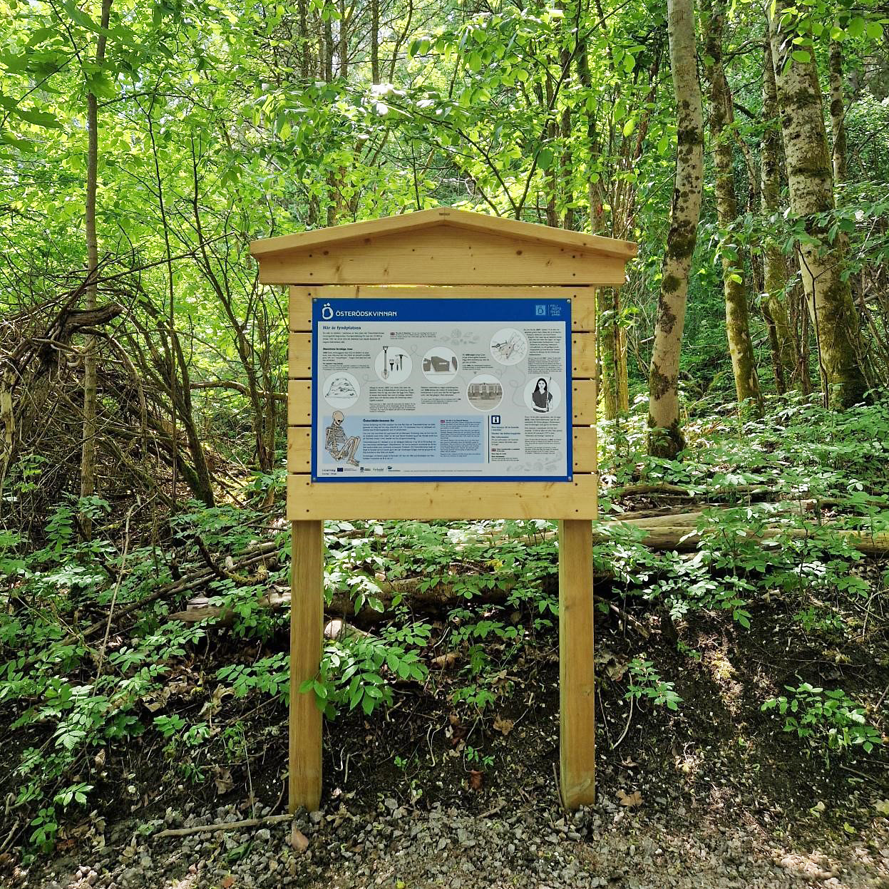 Österödskvinnan, Skylt 